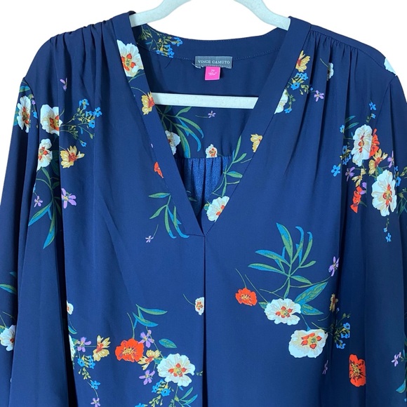 Vince Camuto Womens Blue Floral Top Size 2X Blouse V Neck 3/4 Sleeve Hi Low - Picture 4 of 12